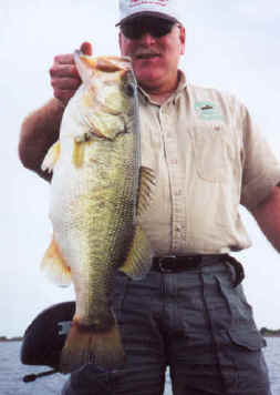 Benny Morris shows off a Lake Fork lunker weighing 9.1 lbs.